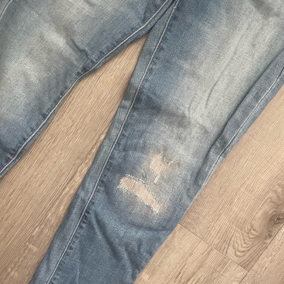 Levi Distressed Skinny Jeans - Picture 5 of 8